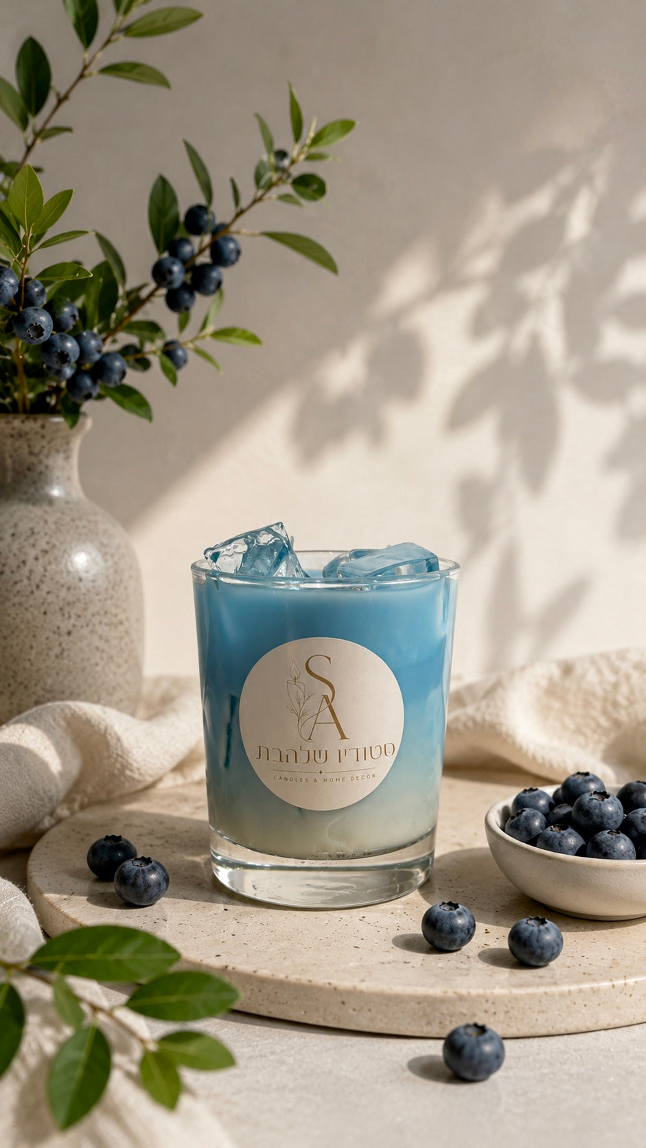 Blueberry Iced Latte – נר משעוות סויה בעיצוב משקה אוכמניות קר