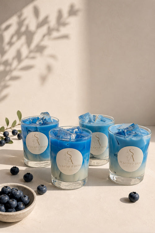 Blueberry Iced Latte – נר אוכמניות בעבודת יד, מבט נוסף